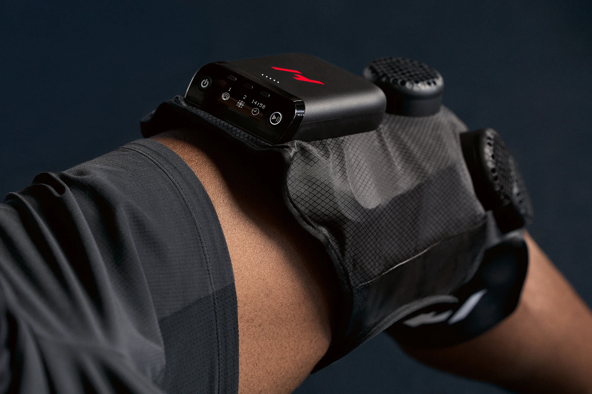 Hyperice Contrast 2 Knee Hot/Cold Compression Device - Image 5