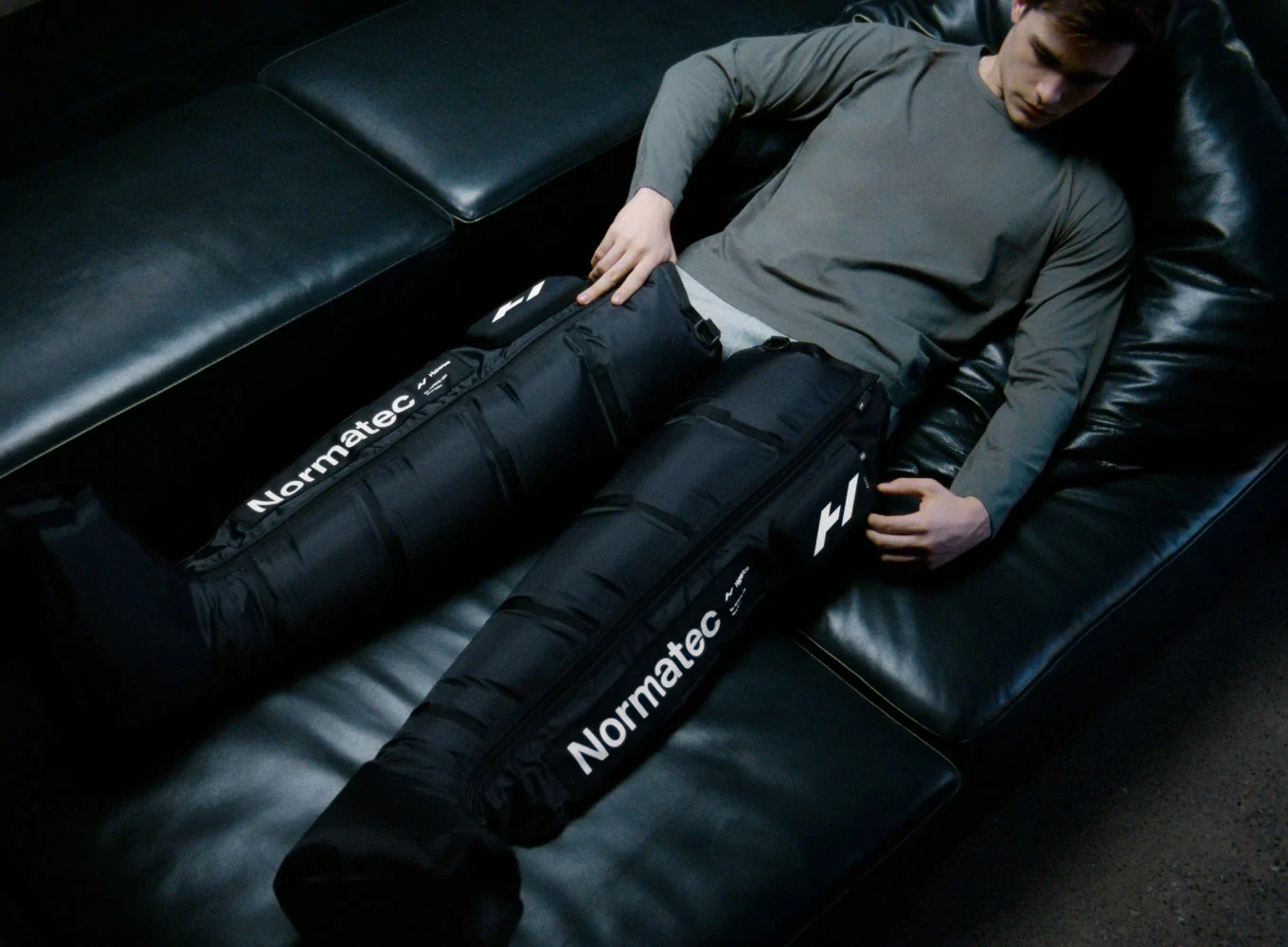 Hyperice Normatec Premier Air Compression Leg Massager - Standard - Image 4